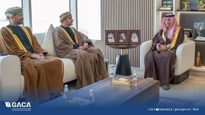 رئيس الطيران المدني يلتقي سفير سلطنة عُمان لدى المملكة