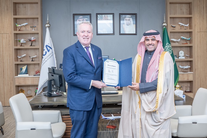 "هيئة الطيران المدني" تُسلّم رخصة أول جهاز تشبيهي لشركة طيران الرياض